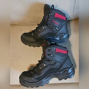 🩷🩵Lowa "Renegade GTX Mid" Hiking Boots  Size 7💛💚